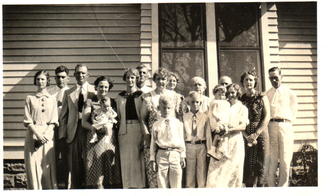 Tom & Mabel Burgess family--wedding of daughter Mildred to Syd Weybrew, Aug 11, 1935